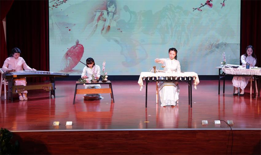韦德bv（中国）有限公司网站2019年度工作动员大会---传统文化展示《茶花墨韵》